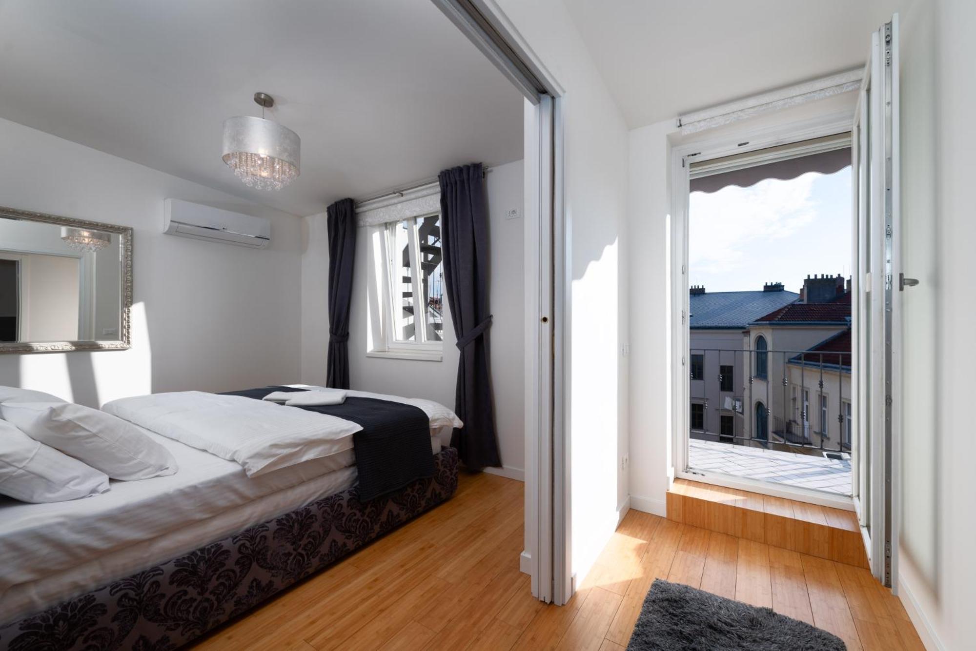 Two-Level Apart With A Terrace Near The Vltava River Prague Ngoại thất bức ảnh