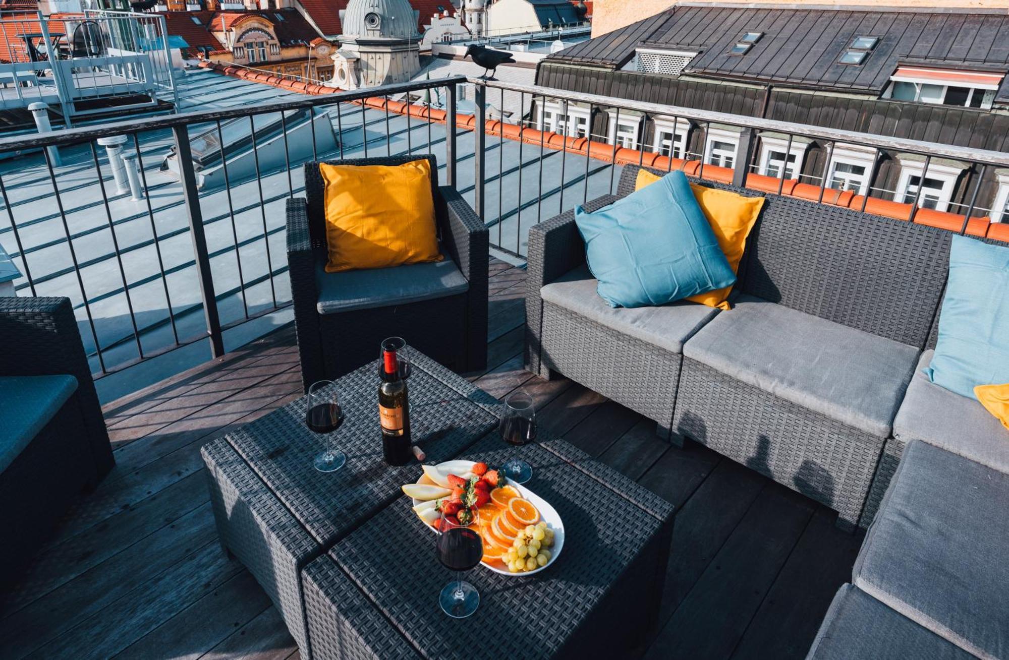 Two-Level Apart With A Terrace Near The Vltava River Prague Ngoại thất bức ảnh